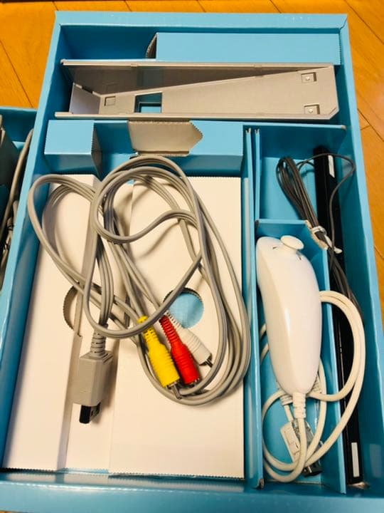 Wii本体＋パーティ♪♪ソフト3本+リモコン追加てプレゼント！