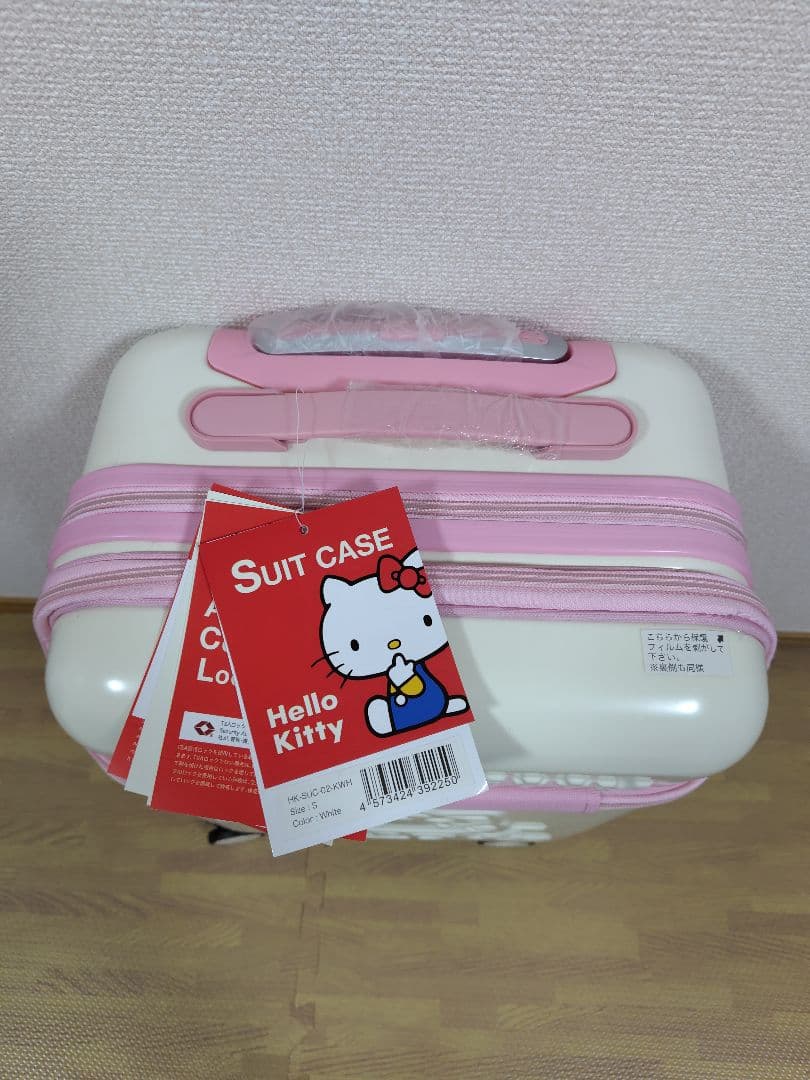 ハローキティ　フロントポケット付きスーツケース