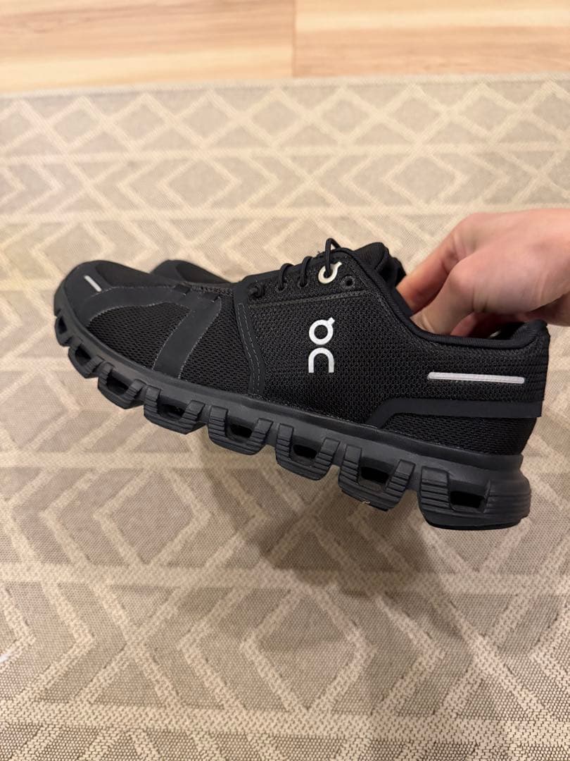 On running Cloud 6ブラック　23cm W6