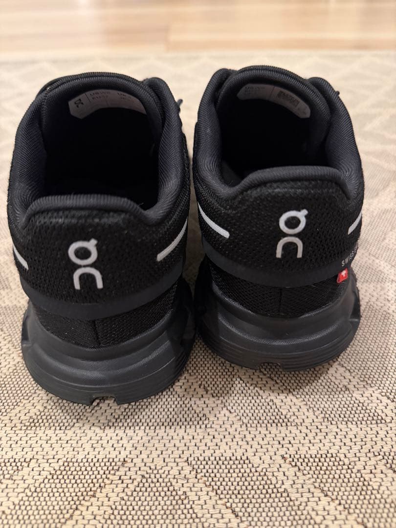 On running Cloud 6ブラック　23cm W6