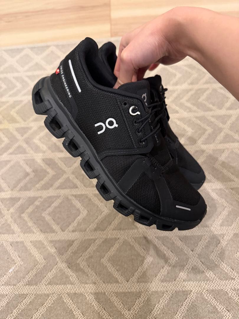 On running Cloud 6ブラック　23cm W6