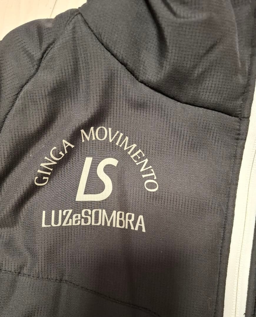 LUZ e SOMBRA フード付きアウター黒色Mサイズ