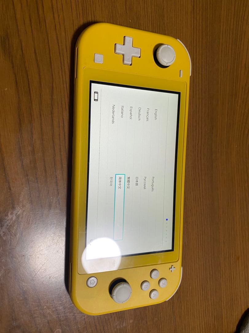 ニンテンドー　Switchライト　黄色　Switch