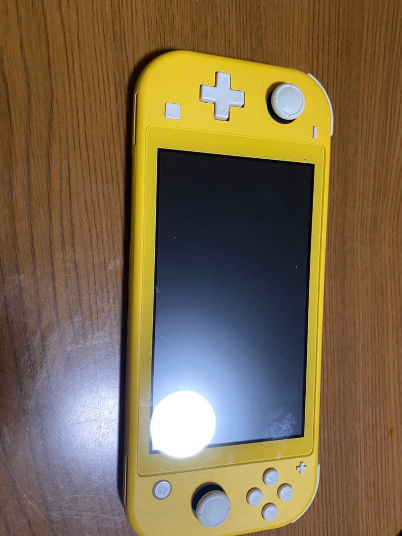 ニンテンドー　Switchライト　黄色　Switch