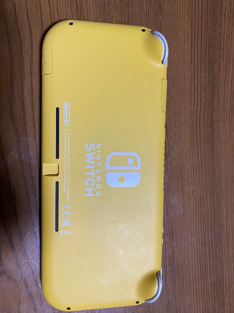 ニンテンドー　Switchライト　黄色　Switch