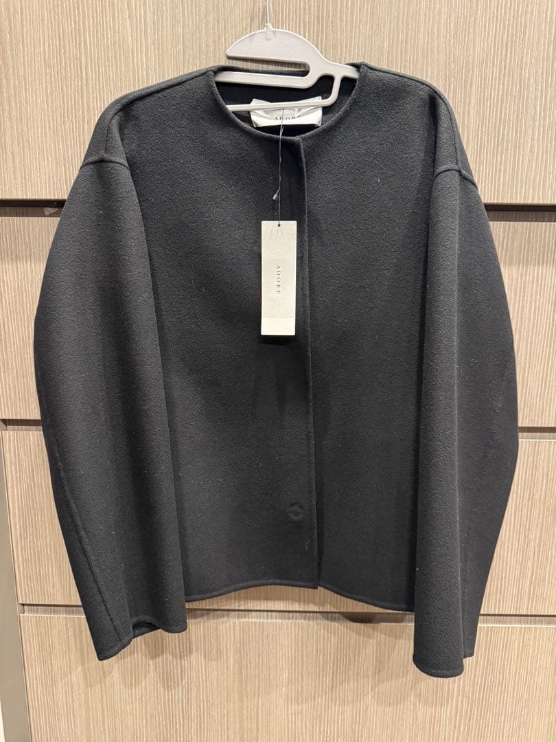 新品タグ付ADOREノーカラージャケットコート　ブラック　38