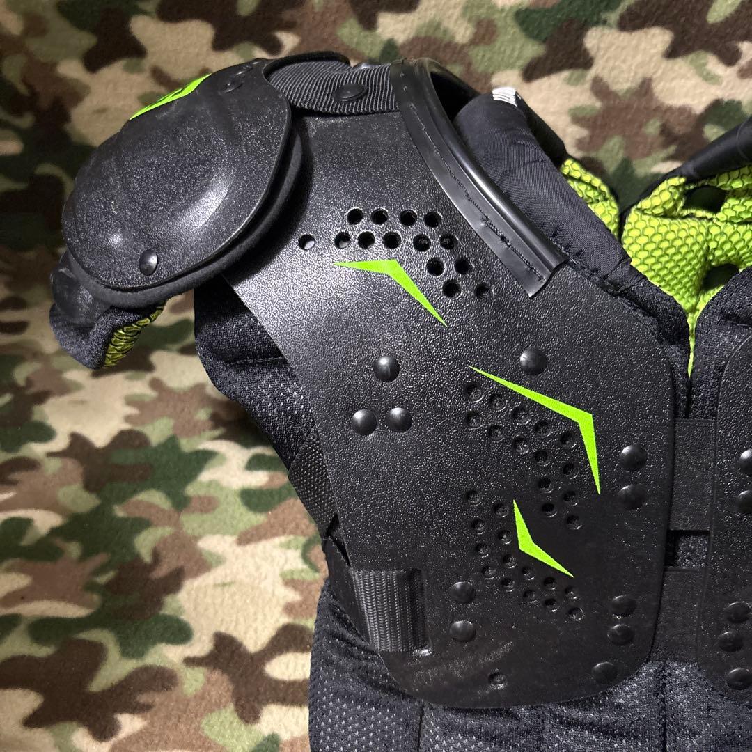 美品　アメフト　ショルダーパッド　schutt Youth 子供用　サイズXL