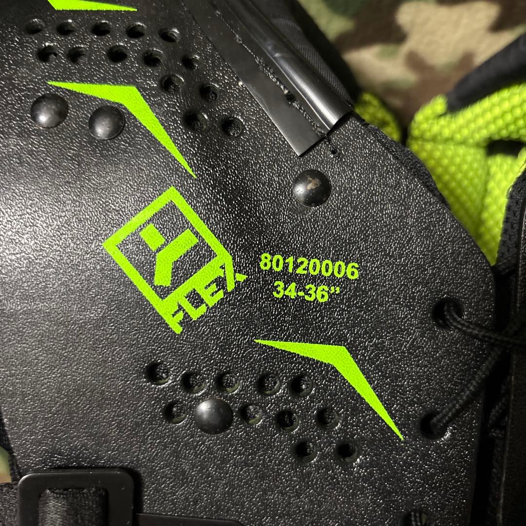 美品　アメフト　ショルダーパッド　schutt Youth 子供用　サイズXL