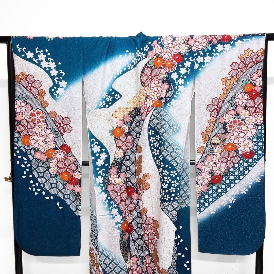 銀通し　金駒刺繍　金彩　桜花模様　花吹雪　振袖　着物　013a p
