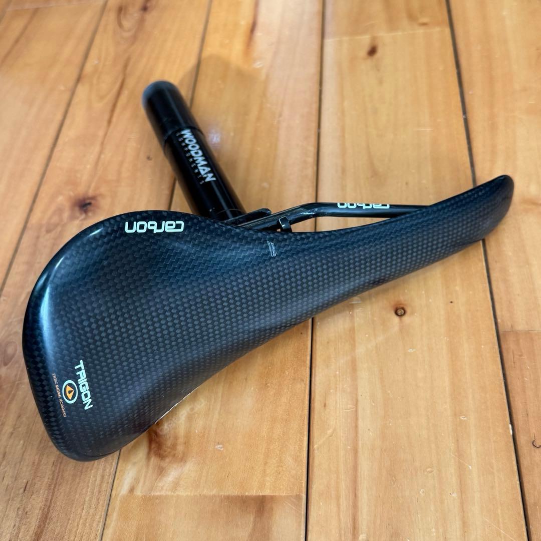 TRIGON カーボンサドル