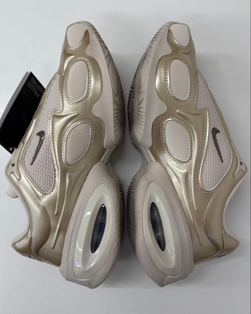 NIKE エアマックス　ミューズ　メタリックシルバー　24㎝