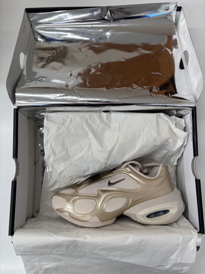 NIKE エアマックス　ミューズ　メタリックシルバー　24㎝