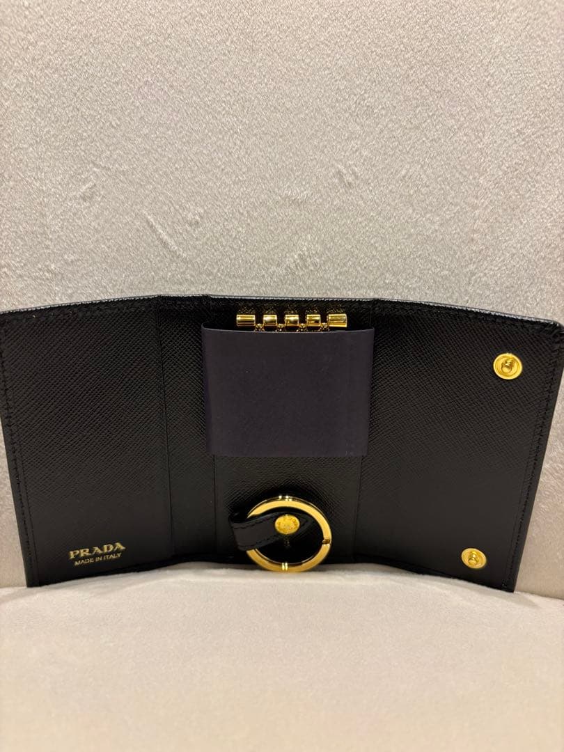 「こゆきち」　新品　PRADAプラダキーケース