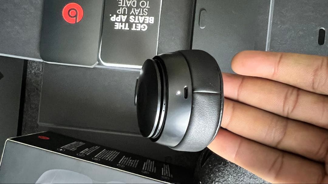 ま*様 ぽ*う様 Beats Solo Pro ワイヤレスヘッドホン