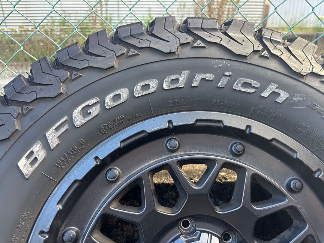 ニトロパワー　アルミホイール マットブラック　17インチ　タイヤ付　6穴留