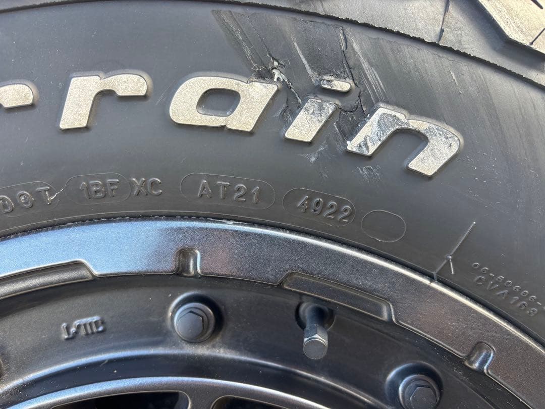 ニトロパワー　アルミホイール マットブラック　17インチ　タイヤ付　6穴留