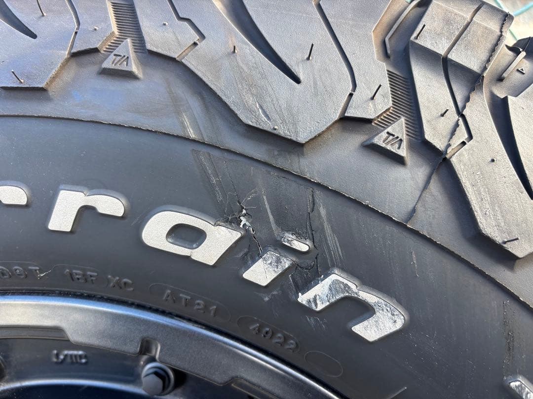 ニトロパワー　アルミホイール マットブラック　17インチ　タイヤ付　6穴留