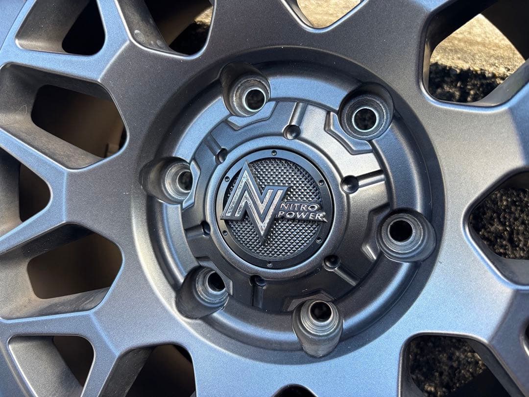 ニトロパワー　アルミホイール マットブラック　17インチ　タイヤ付　6穴留