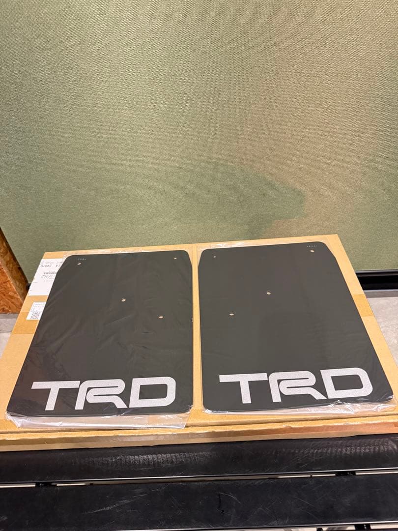 ハイエース　TRD マッドフラップ