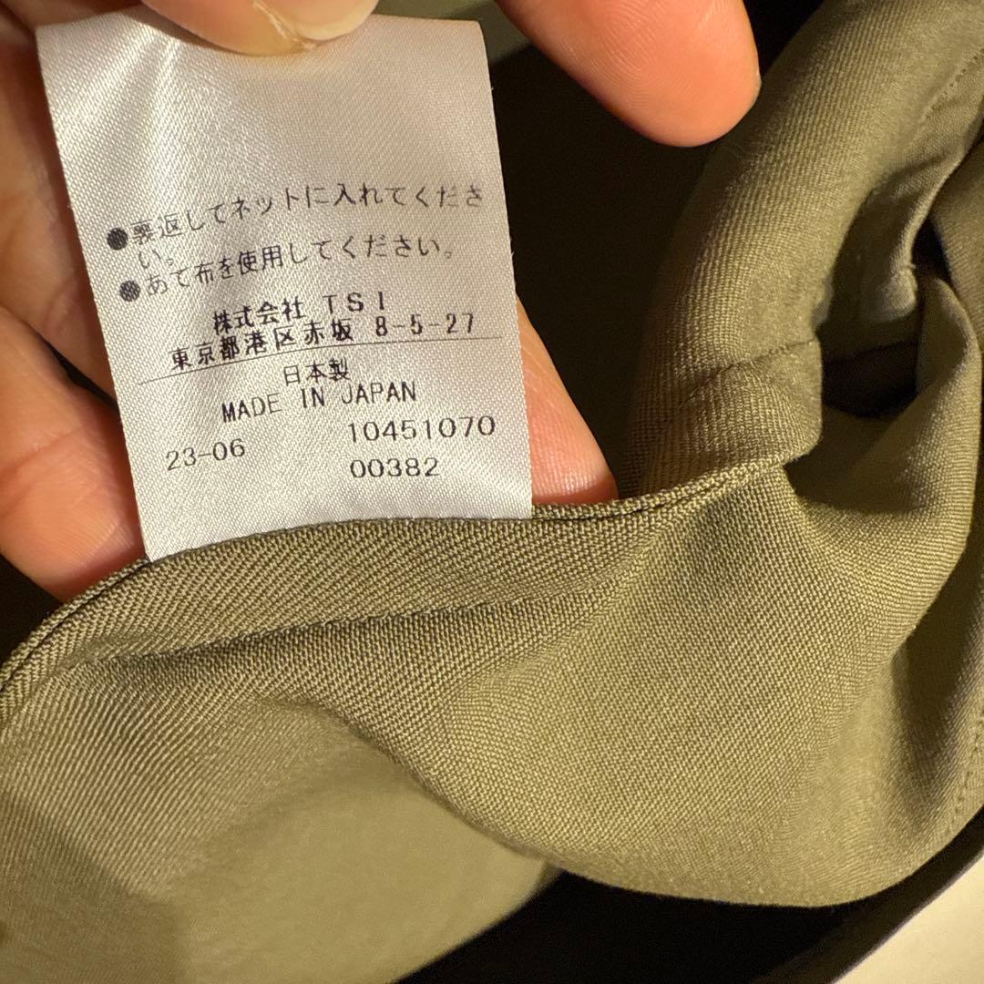 オリーブ色 テーラードジャケット