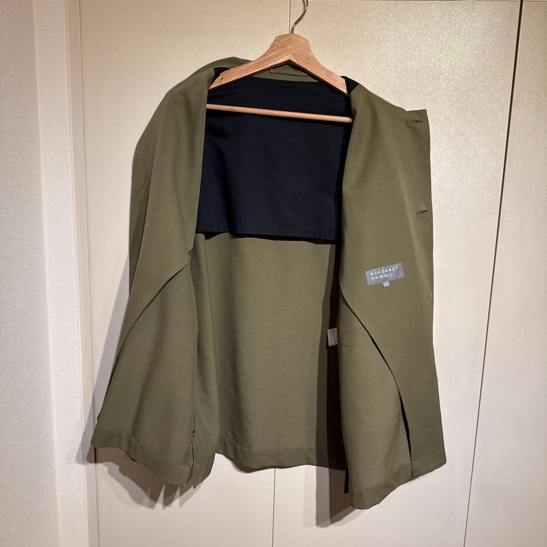 オリーブ色 テーラードジャケット