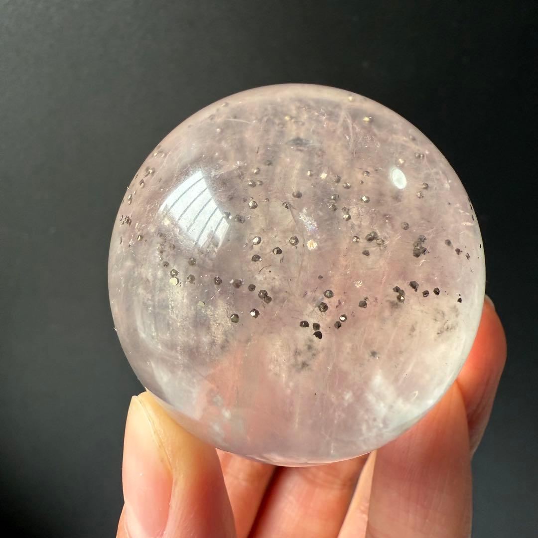 天然石パイライト共生フローライトのスフィア　丸玉　置物NO.020615