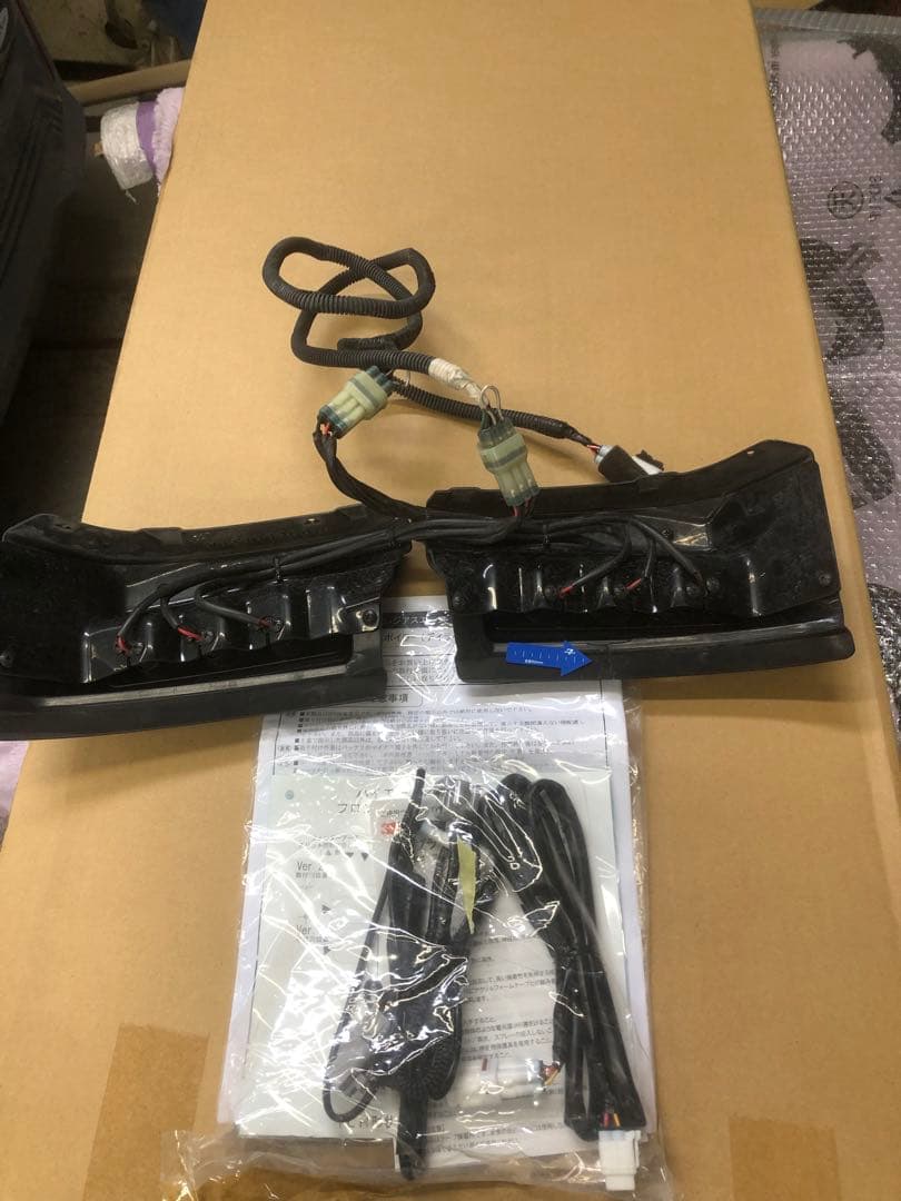 モデリスタ‼️ハイエースFスポイラーデイライト‼️中古セット