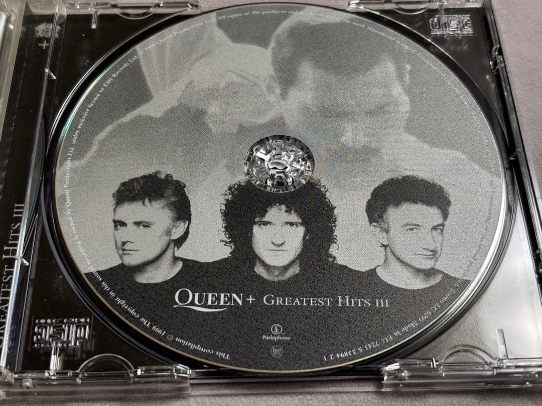 レア　Queen サインCD クイーン　ブライアンメイ　ロジャーテイラー