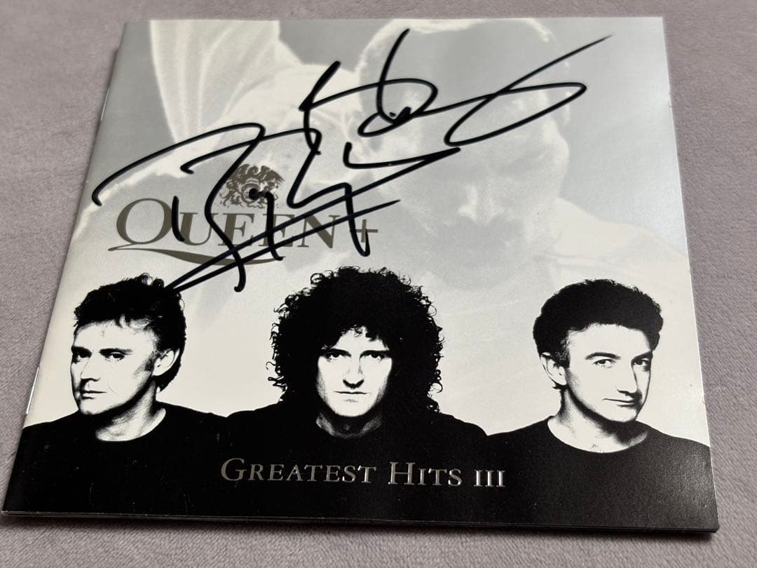 レア　Queen サインCD クイーン　ブライアンメイ　ロジャーテイラー