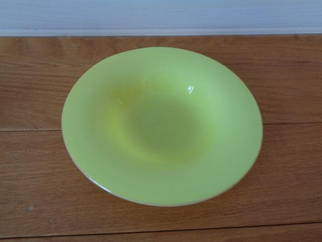 黒川登紀子さん　イエローのグラスとプレートのセット