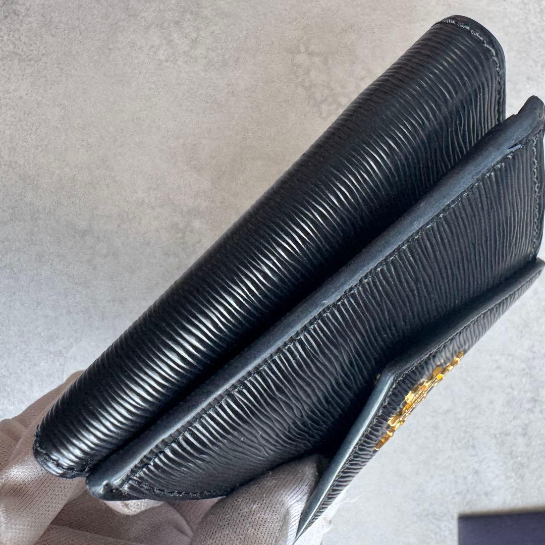 PRADA サフィアーノ　三つ折り財布　ブラック