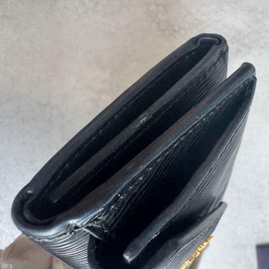 PRADA サフィアーノ　三つ折り財布　ブラック