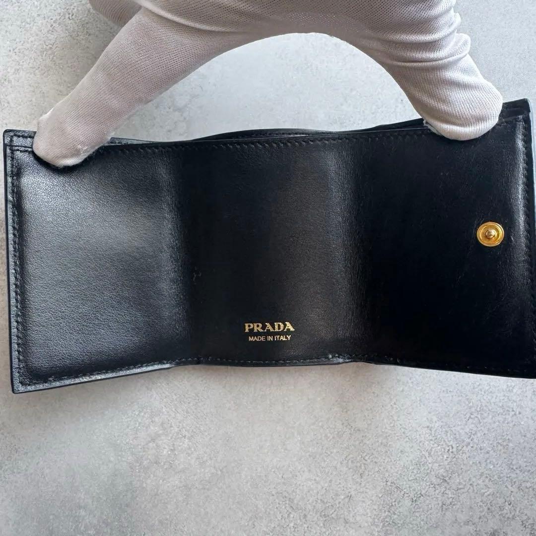 PRADA サフィアーノ　三つ折り財布　ブラック