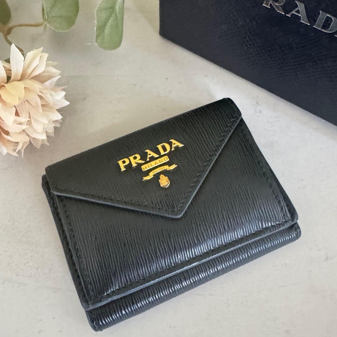 PRADA サフィアーノ　三つ折り財布　ブラック