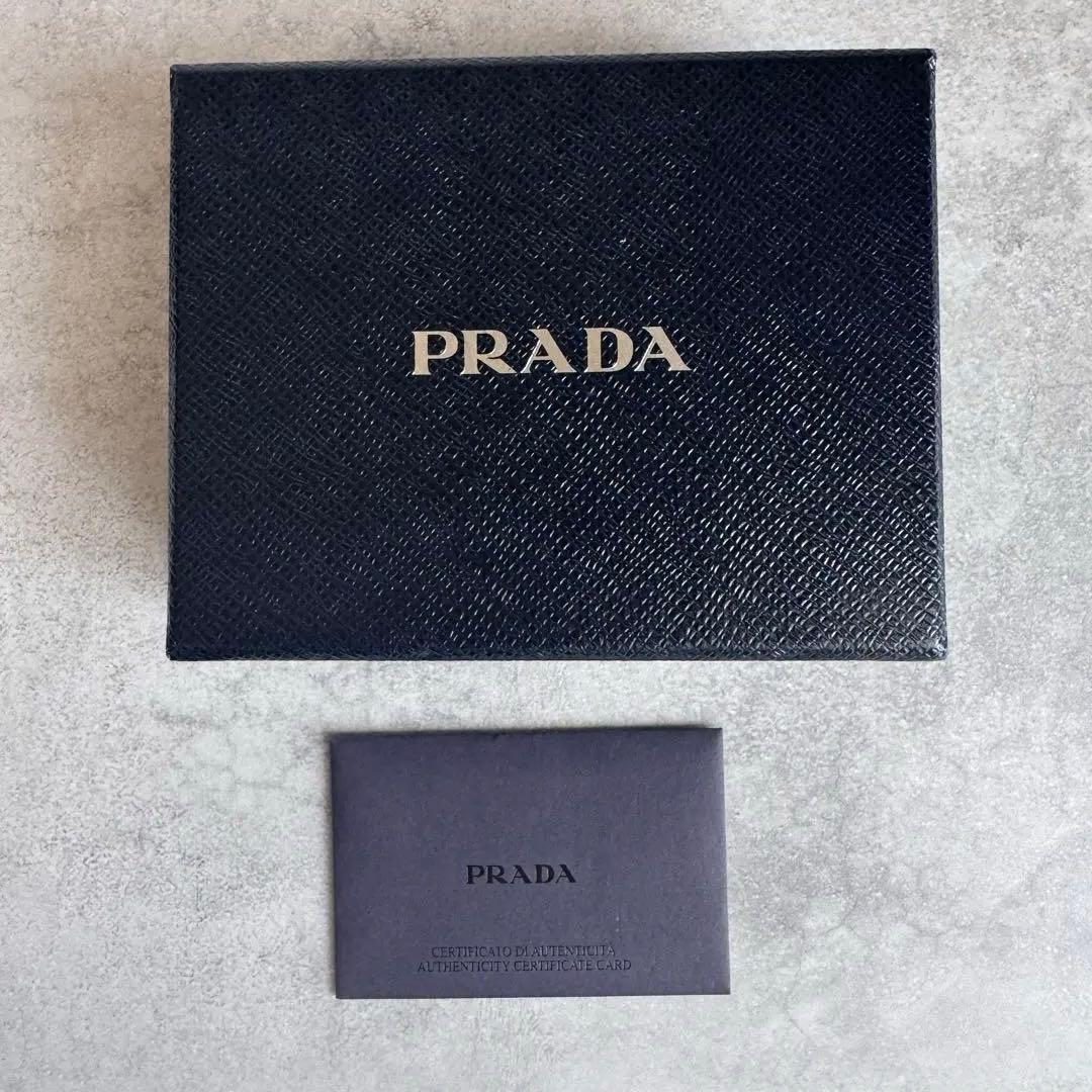 PRADA サフィアーノ　三つ折り財布　ブラック