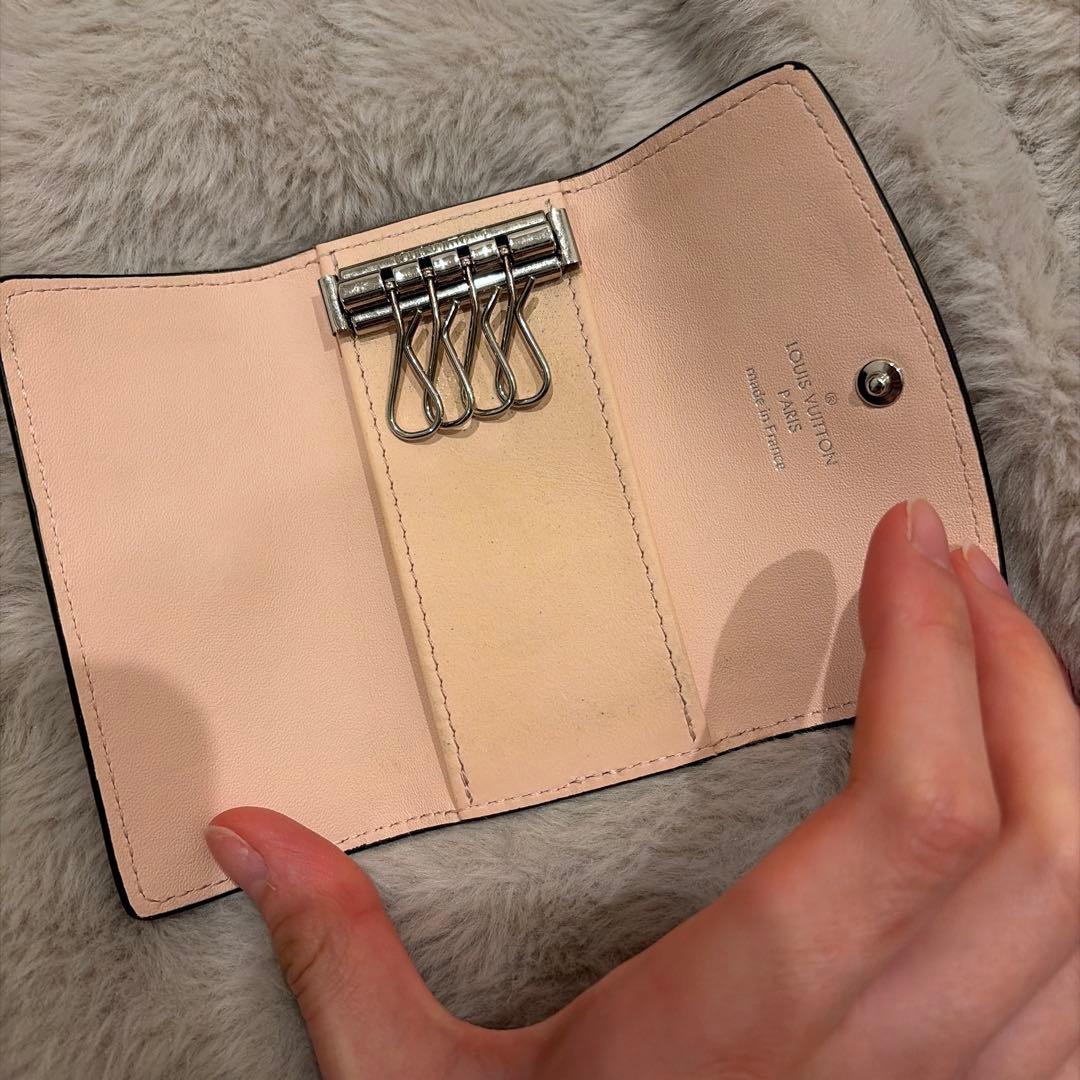 Louis Vuitton ピンクレザーキーケース マヒナ