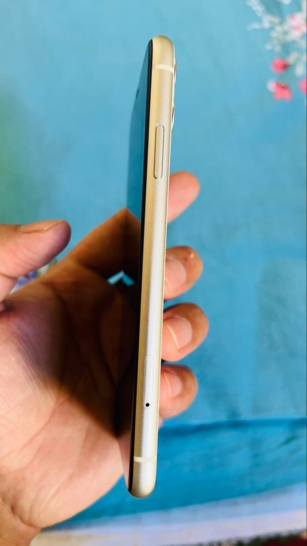 Apple iPhone 11 ホワイト 本体SIMロックなし