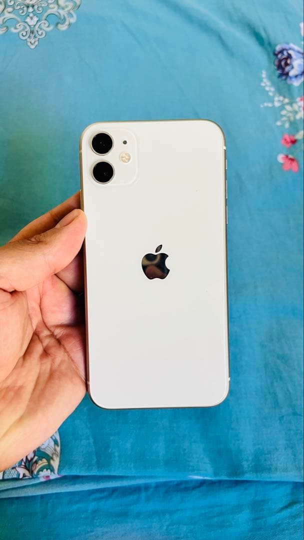 Apple iPhone 11 ホワイト 本体SIMロックなし