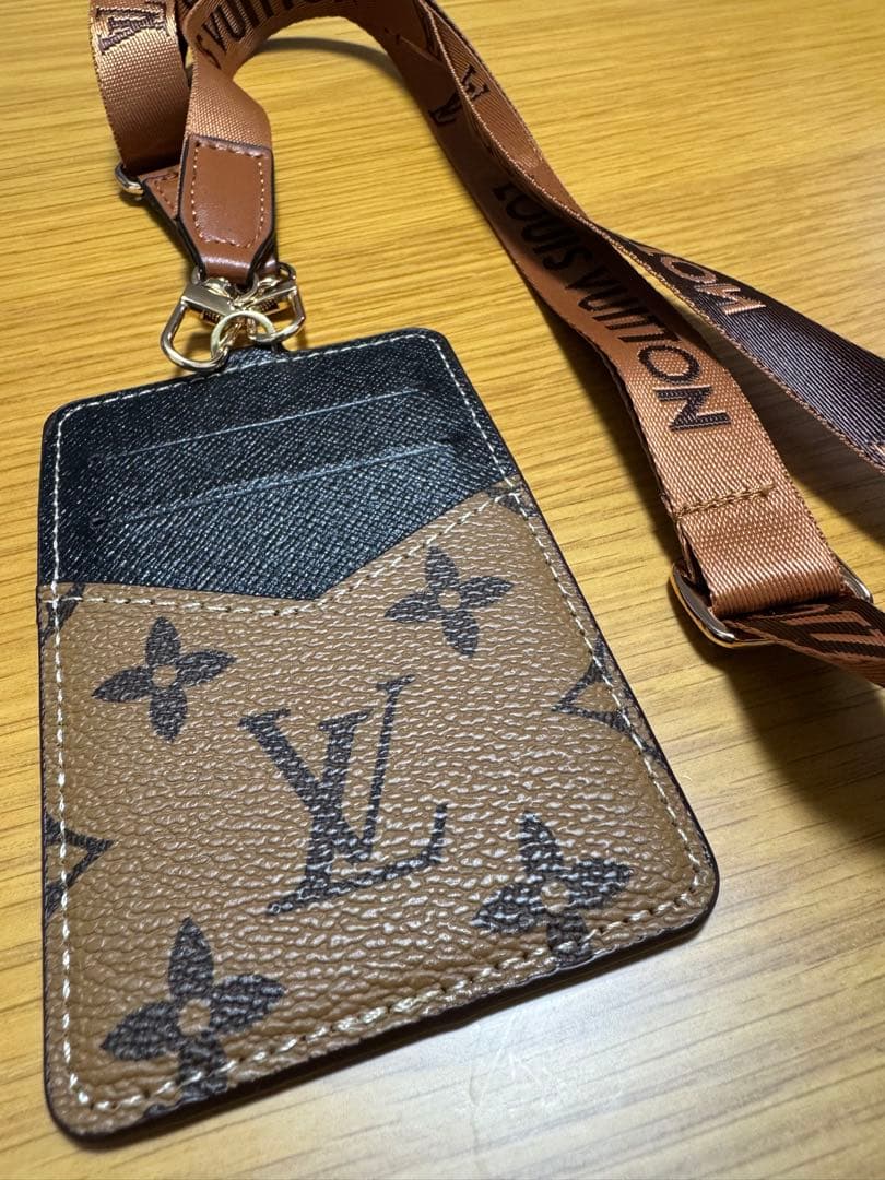 LOUIS VUITTON IDカードホルダー