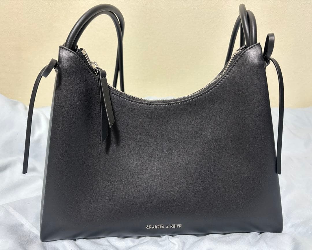 CHARLES & KEITH Hazel ヘーゼル ボウホーボーバッグ