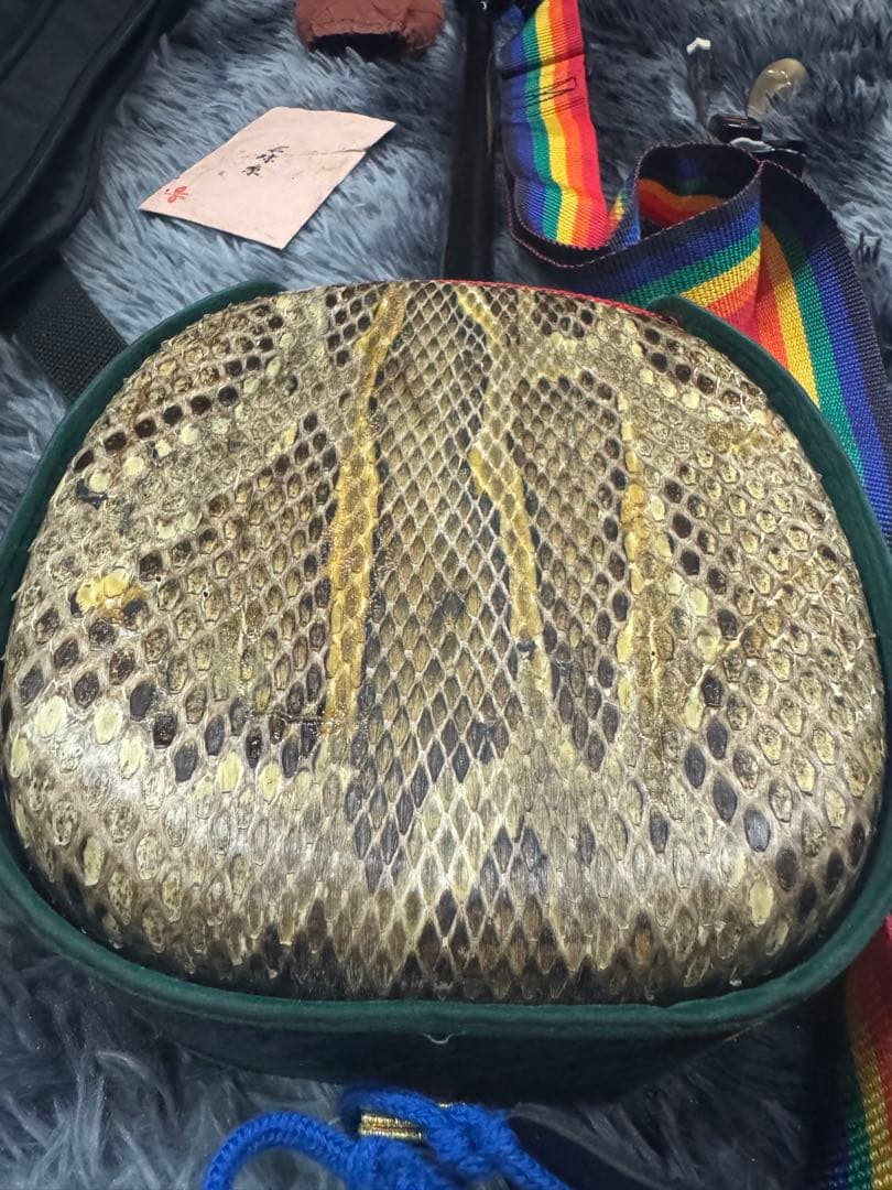 【極美品】沖縄 三線 本蛇革 強化張り 黒塗り棹 蛇皮 ケース 爪 調子笛