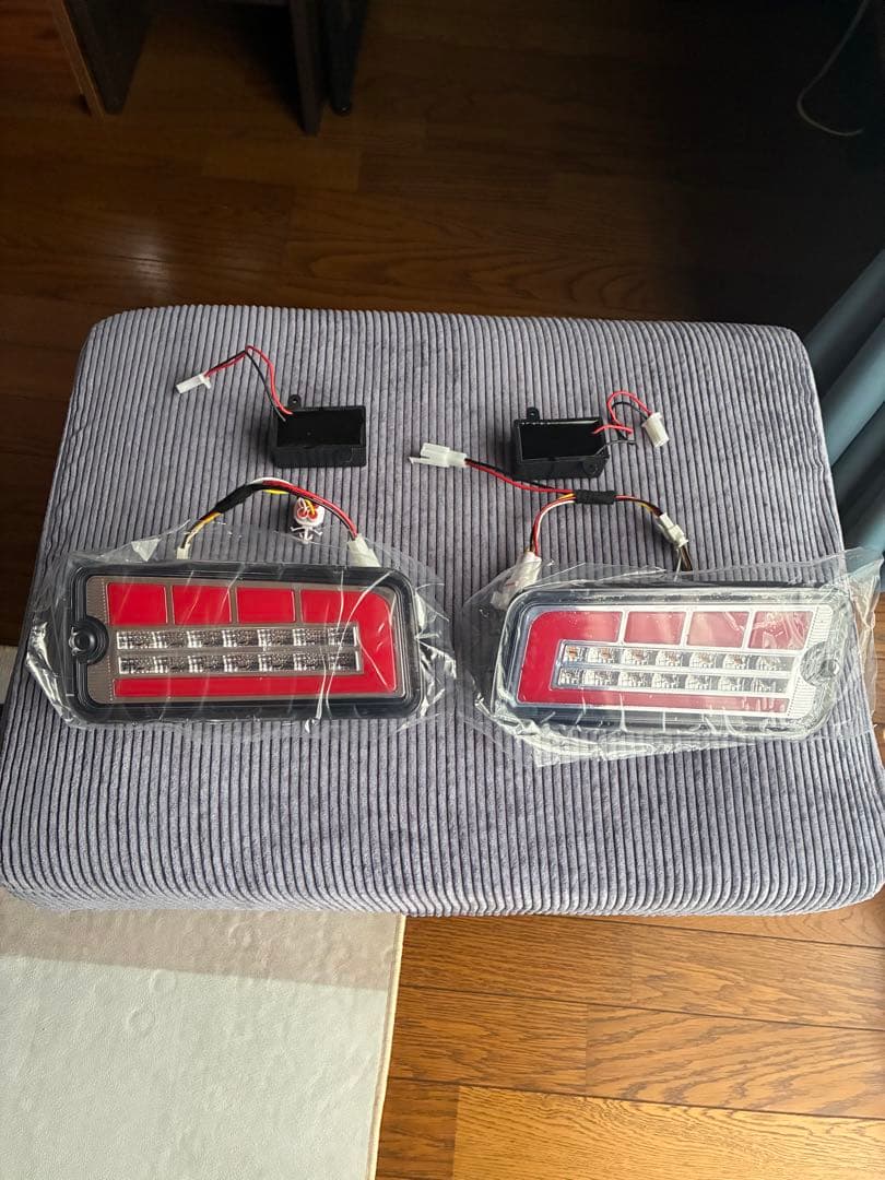 人間不信！！　汎用LEDテールランプ2個セット　バイゼットトラック