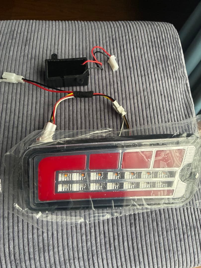 人間不信！！　汎用LEDテールランプ2個セット　バイゼットトラック
