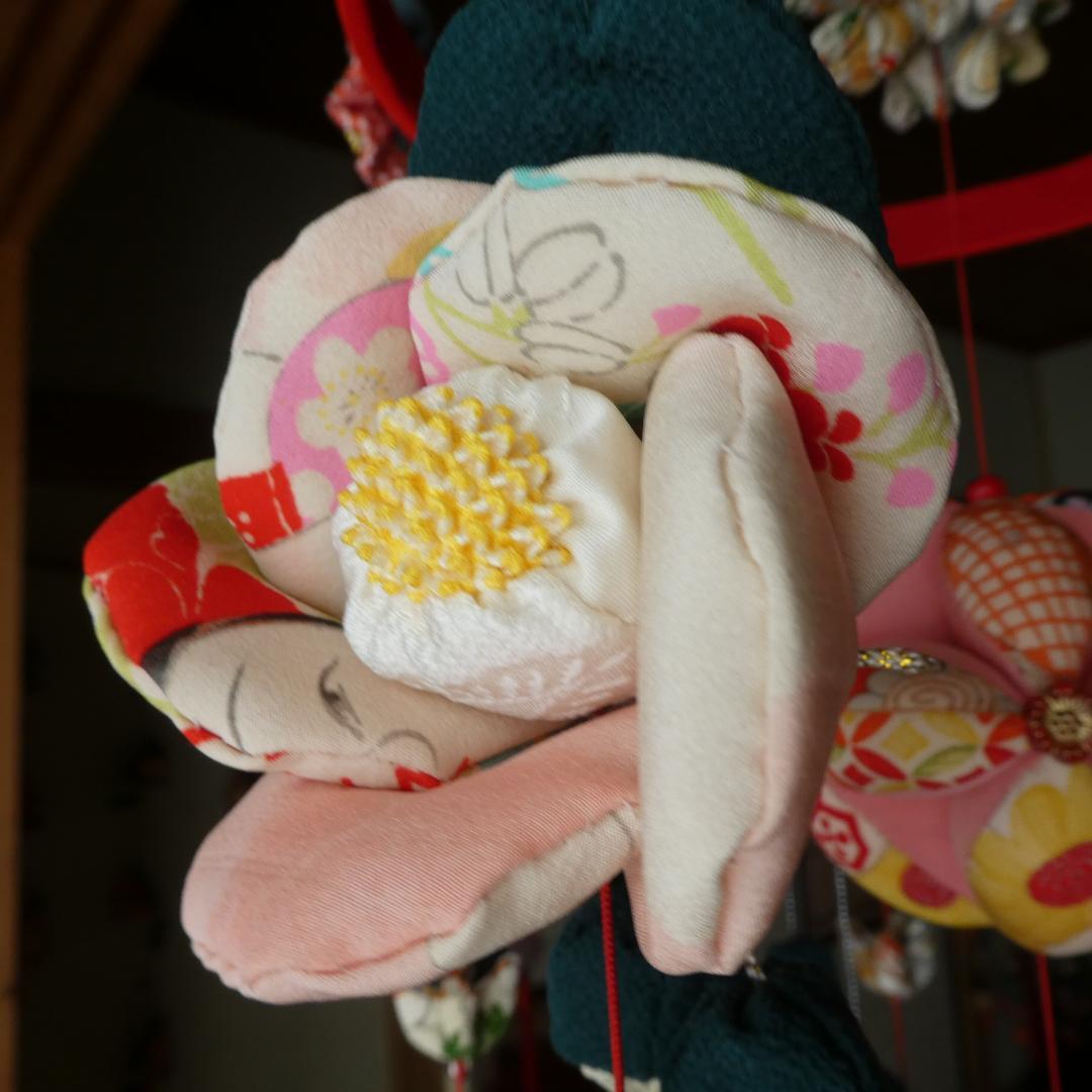 古布　正絹　吊るし椿　錦紗縮緬　アンティーク　疋田模様　さげもん　鬼しぼ