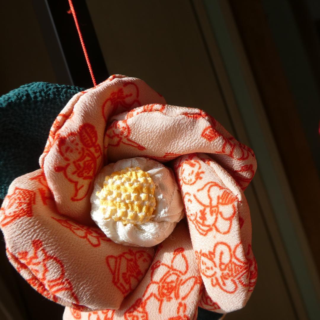 古布　正絹　吊るし椿　錦紗縮緬　アンティーク　疋田模様　さげもん　鬼しぼ