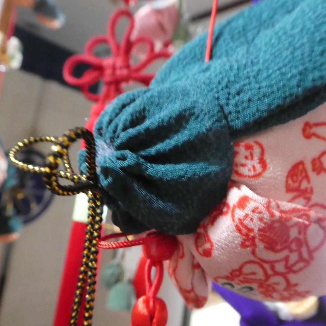 古布　正絹　吊るし椿　錦紗縮緬　アンティーク　疋田模様　さげもん　鬼しぼ