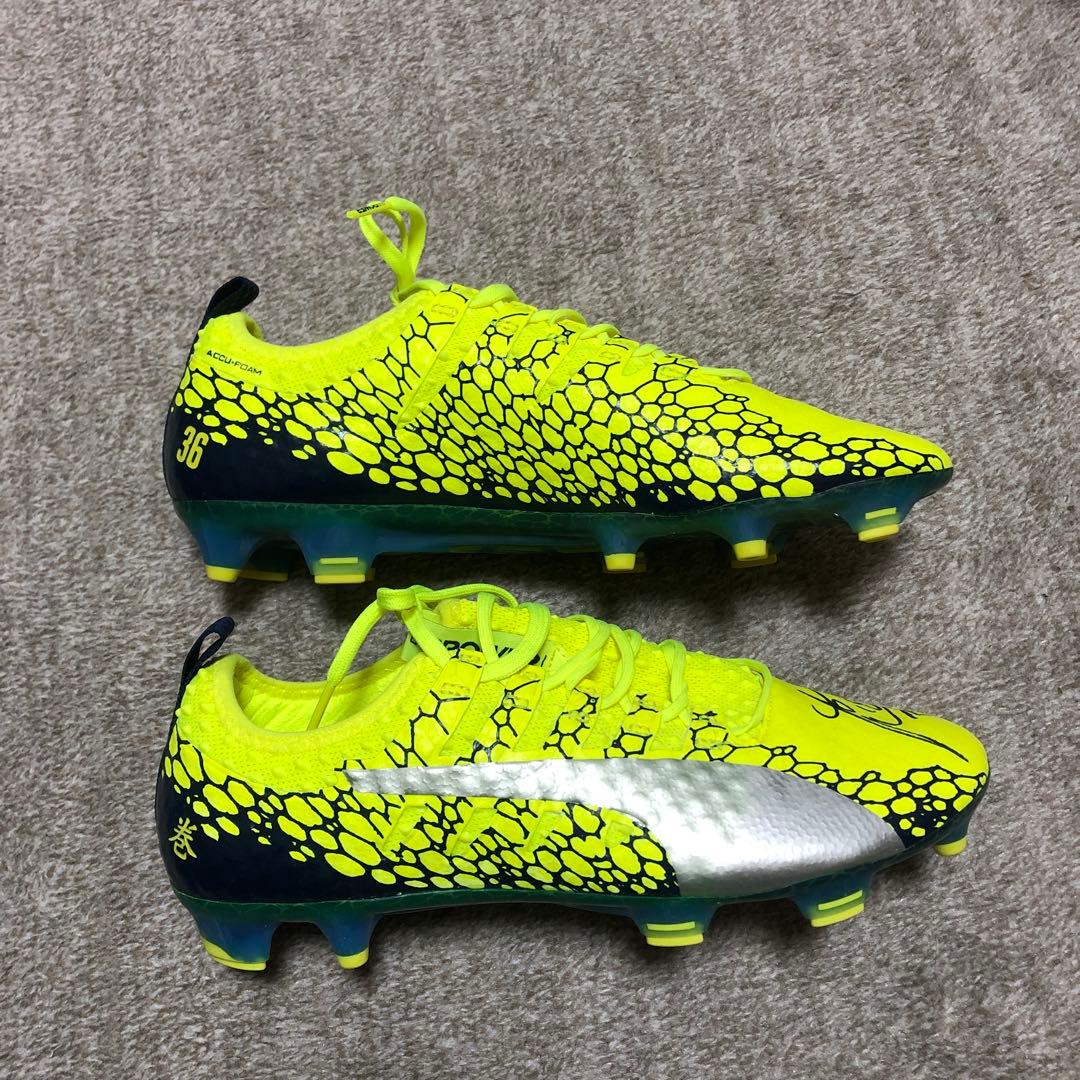 巻誠一郎 【特注】直筆サイン入りスパイク　元ロアッソ熊本、ジェフ市原・千葉