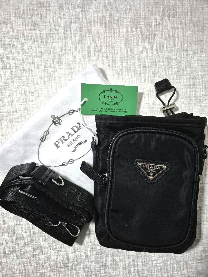 プラダ PRADA　スマホショルダー