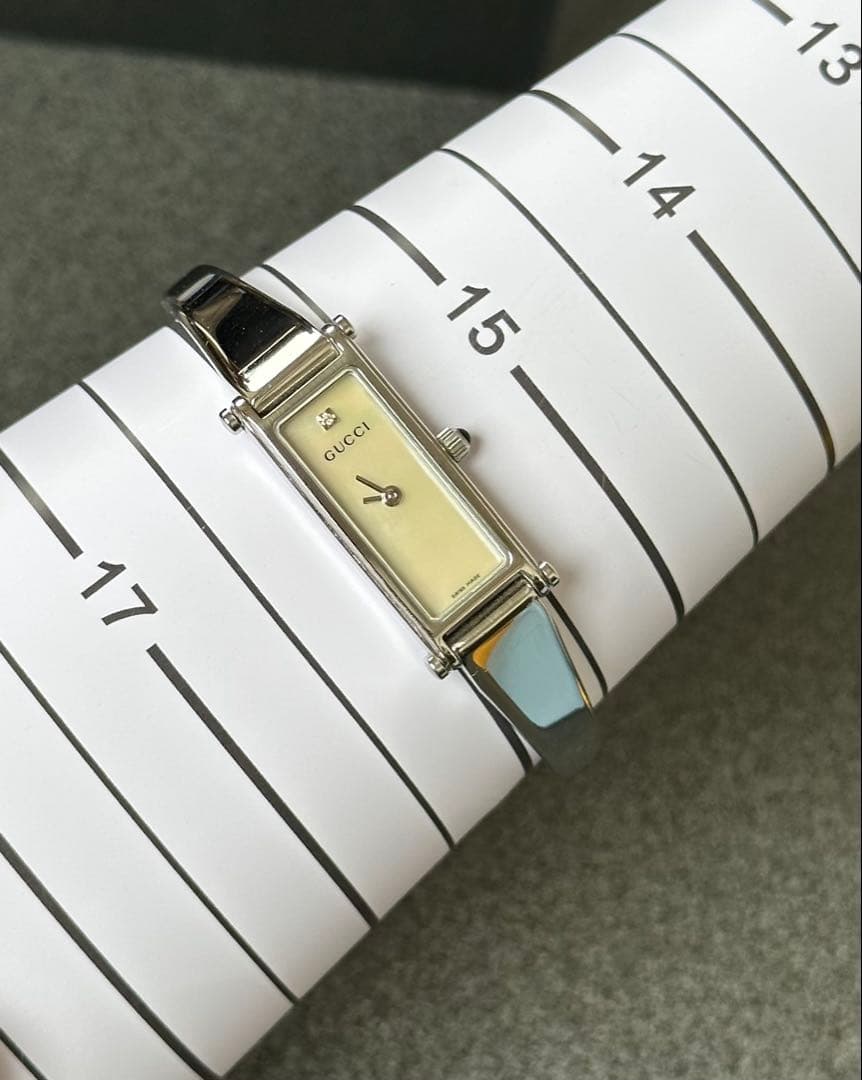 GUCCI グッチ 時計 1500L シルバー バングル 1Pダイヤ螺鈿文字盤