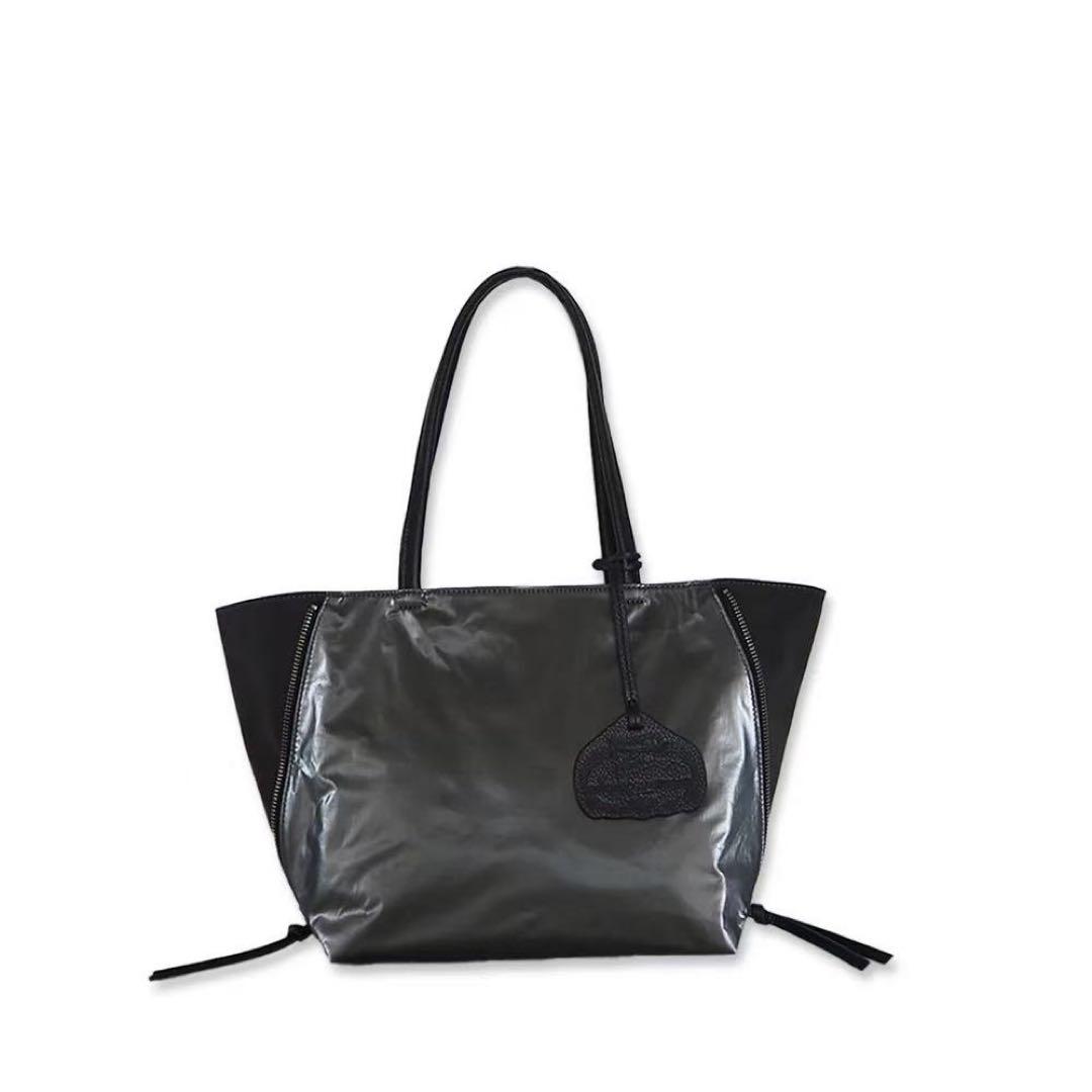 新品OSAMメタリックグレー 大人気ブラック✖️シルバー トートバッグ(Mサイズ)